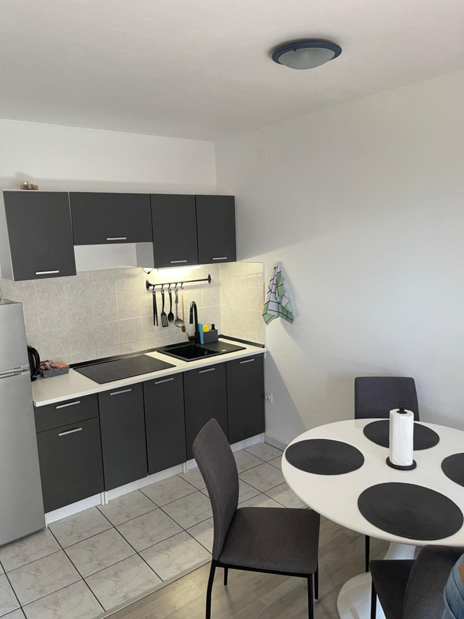 Apartman Hrusta ツリクヴェニツァ エクステリア 写真